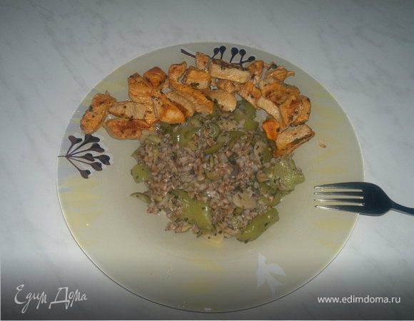 Гречетто вариант номер шесть по средиземноморски и грудка индейки в сладкой паприке. Гречетто вариант номер шесть по средиземноморски и грудка индейки в сладкой паприке.