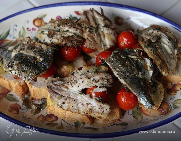 Бутерброд с сардинками и помидорами 