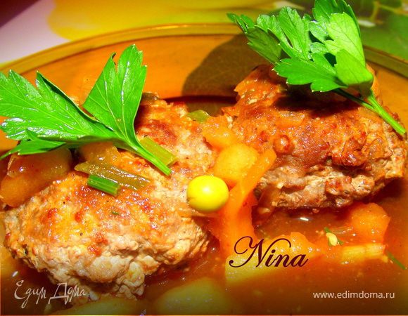 Мясные котлеты с необычной подливой из яблока Мясные котлеты с необычной подливой из яблока