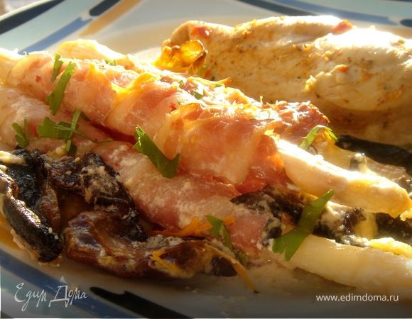 Спаржа в беконе под сливочно-сырным соусом Спаржа в беконе под сливочно-сырным соусом