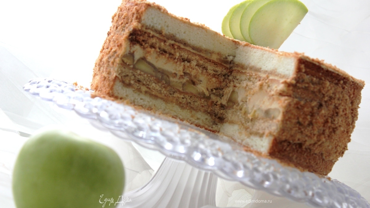 ЯБЛОЧНЫЙ ТОРТ с карамельным баварским муссом с корицей