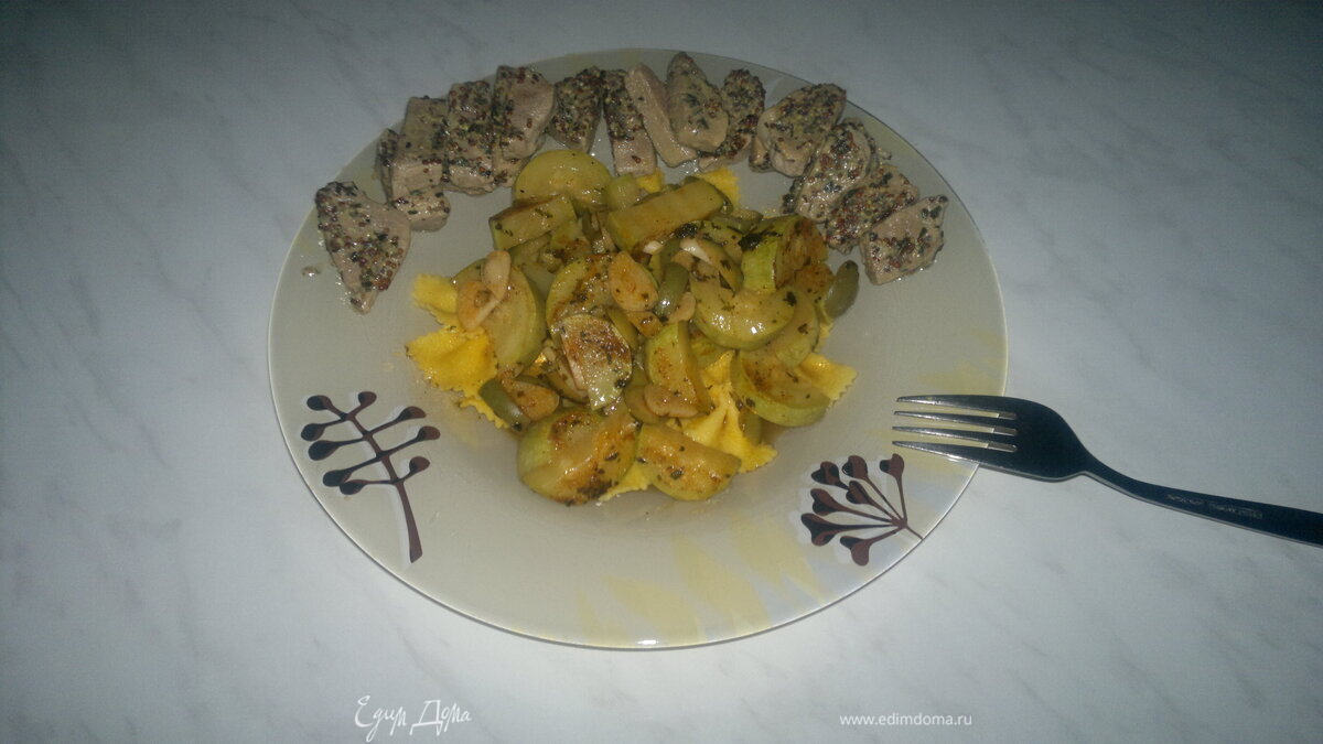 Пикантные макароны и свиная вырезка с горчицей.