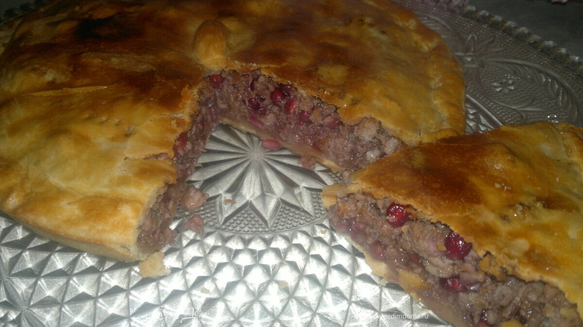 Рыбный  киш  с  гранатом