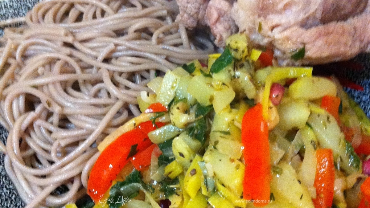 Смесь времен (мясо на кости+гречневая лапша+овощи)