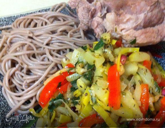 СМЕСЬ ВРЕМЕН (мясо на кости+гречневая лапша+овощи)