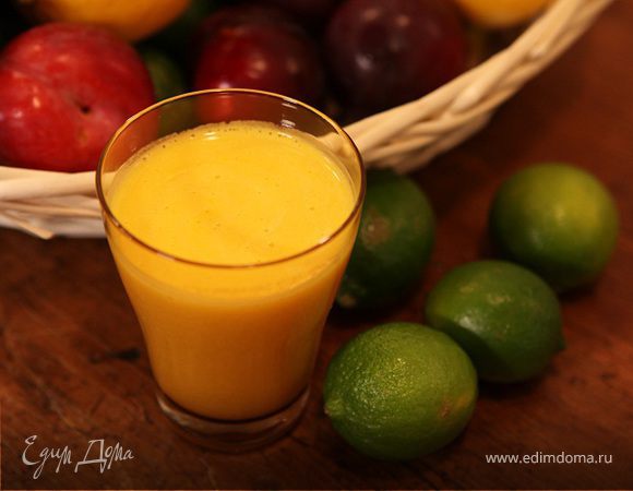 Сок из апельсина, лайма и манго Сок из апельсина, лайма и манго