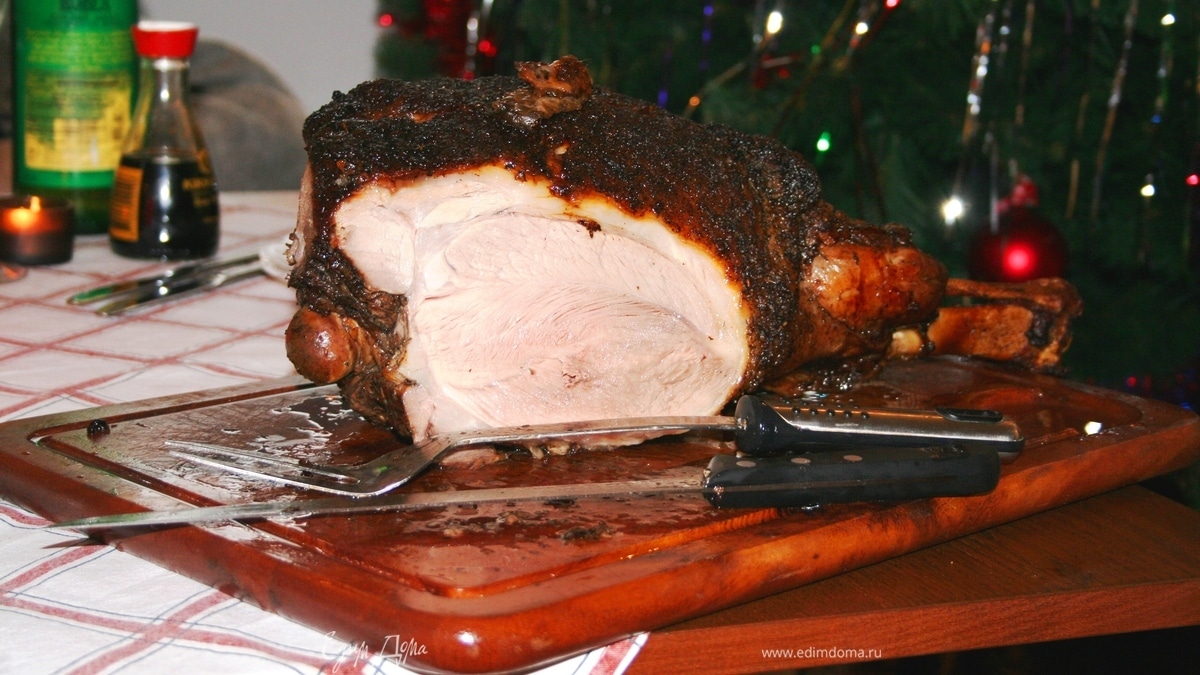 Свиная нога, запеченная в духовке