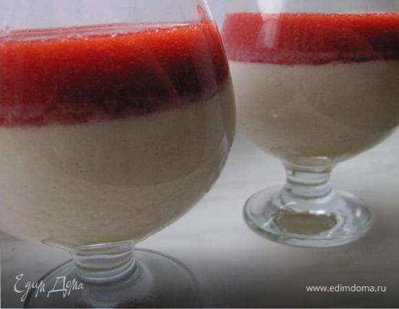 Банановая пана котта с клубничным кули