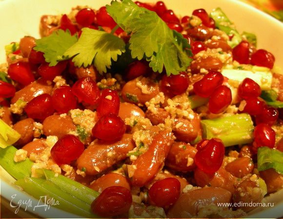 Лобио с гранатом и грецкими орехами