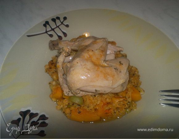 Красная чечевица с тыквой и оливками и отварной кролик.