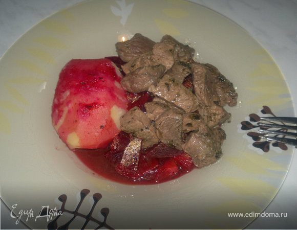 Почти Борщ, но все же рагу ( отварной картофель, чатни из свеклы и лука и тушеная говядина в хмели сунели ). Почти Борщ, но все же рагу ( отварной картофель, чатни из свеклы и лука и тушеная говядина в хмели сунели ).