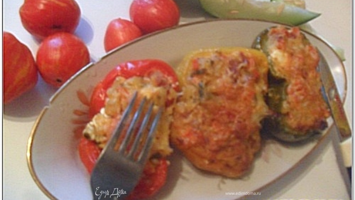 Перец, фаршированный картофелем и овощами