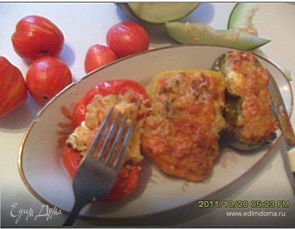 Перец, фаршированный картофелем и овощами