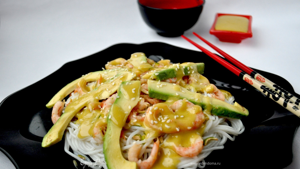 Салат "Эби авокадо"(по мотивам японской кухни)