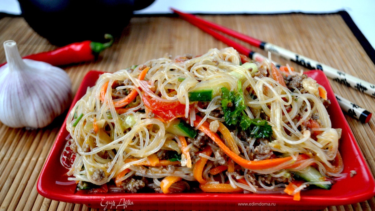 Вермишель бобовая(фунчёза) с овощами и мясным фаршем