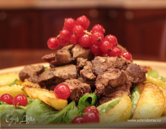 САЛАТ ИЗ КУРИНОЙ ПЕЧЕНКИ С ЯБЛОКОМ 