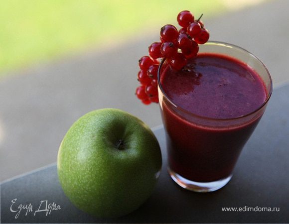 Яблочный сок с ягодами 