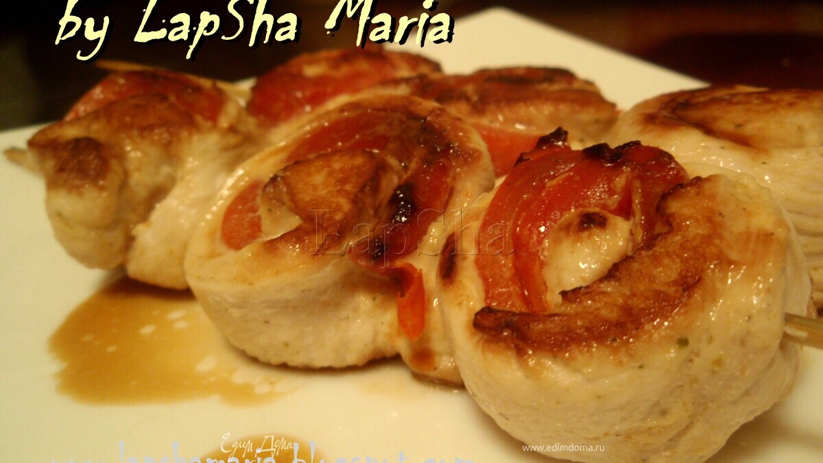 Розочки из курицы и перца на шпажках