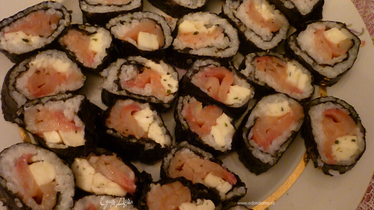Роллы с семгой и моцареллой