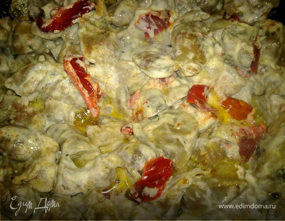 Куриные желудочки, шампиньоны и вяленые овощи.