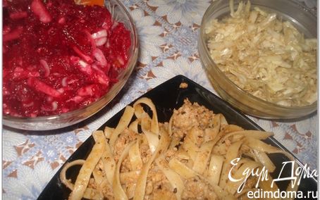 Рецепт Свекольный салат с пикантной заправкой и салат с белокочанной капустой и кунжутом