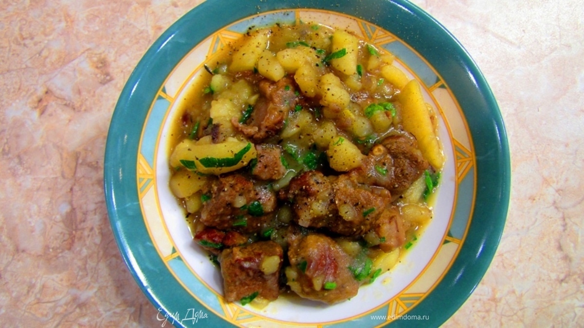 Мясо, тушеное с картофелем