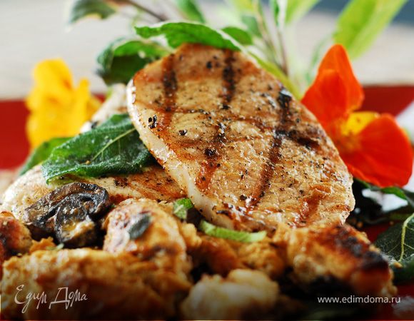 «Свинина с грибами и черносливом», рецепт от Ирины Лаховой