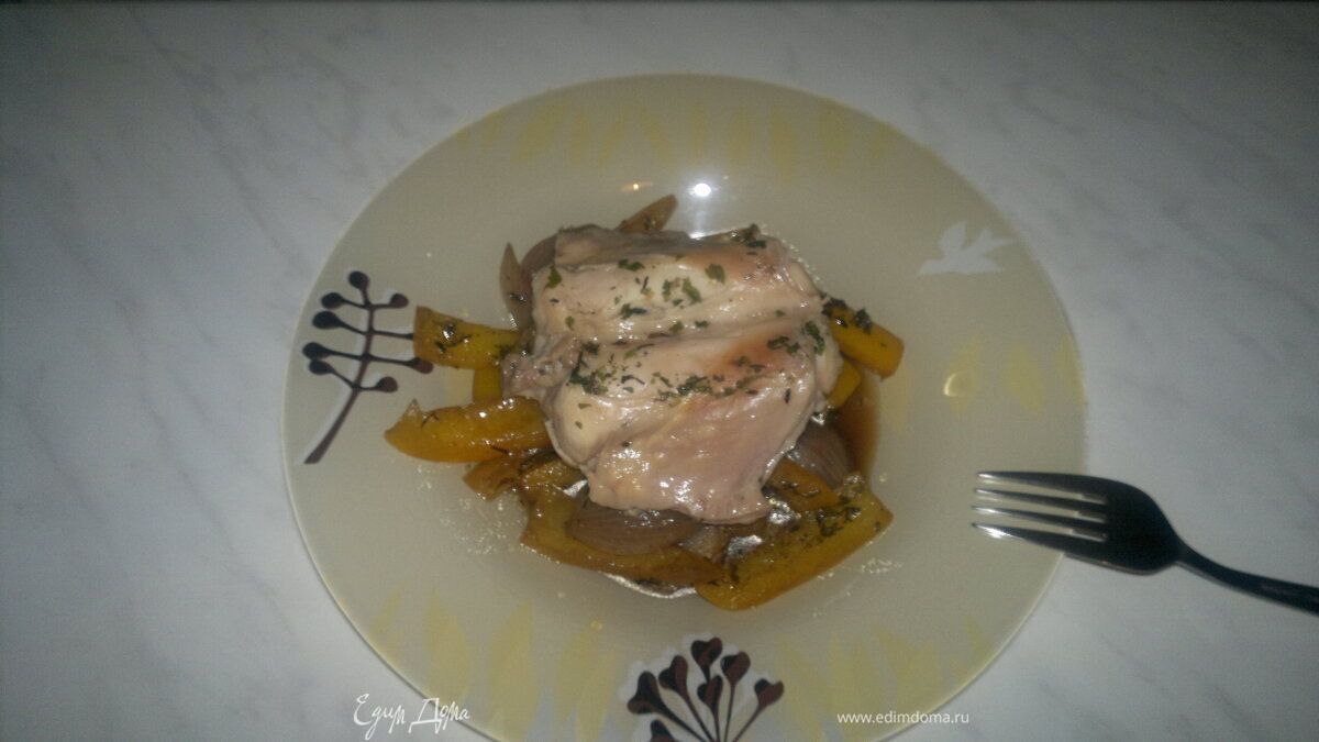 Кролик с тимьяном и гарнир из Болгарского перца и шалота в бальзамическом уксусе.