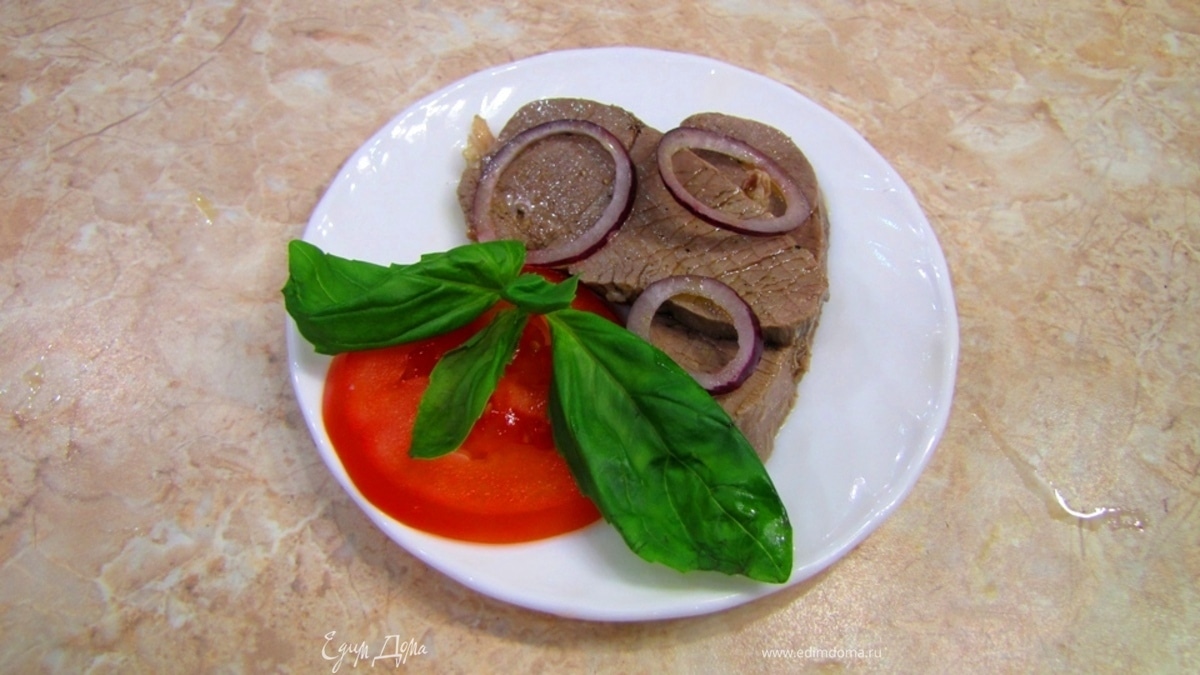 Телятина, маринованная в соусе Винегрет с репчатым луком