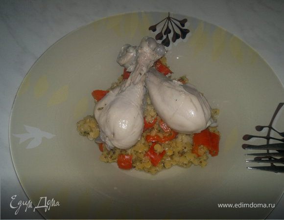 Пикантная чечевица с отварными куриными ножками. Пикантная чечевица с отварными куриными ножками.