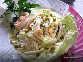 Салат с кальмарами и пекинской капустой "Нежность"
