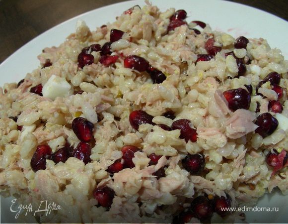 Салат с рисом, консервированным тунцом и гранатом Салат с рисом, консервированным тунцом и гранатом