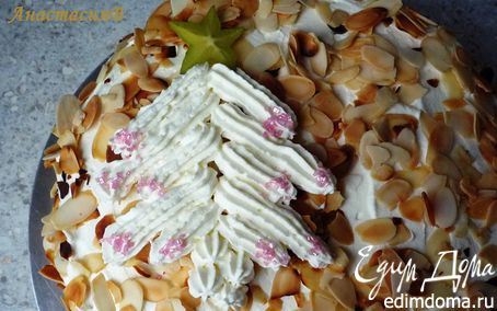 Рецепт Новогодний персиковый торт с просекко и ёлочкой из сливок и карамболы