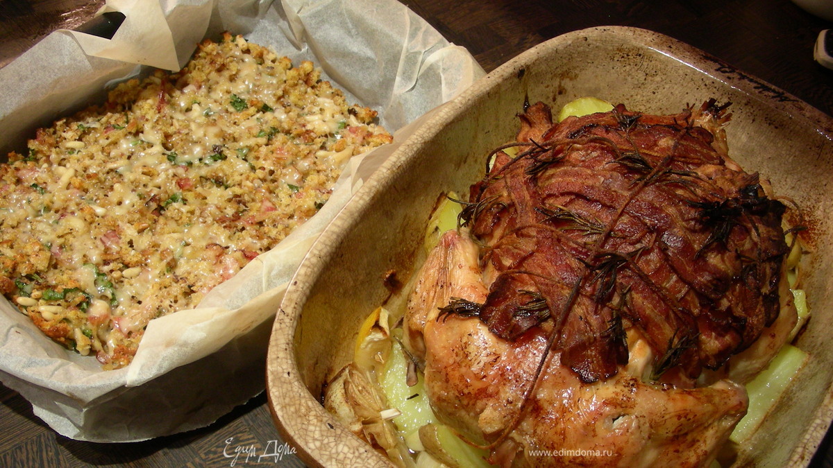 Праздничная курица в итальянском стиле с короной из панчетты, запеченная с чесноком и лимоном, + запеканка из чиабатты с панчетой и лимоном