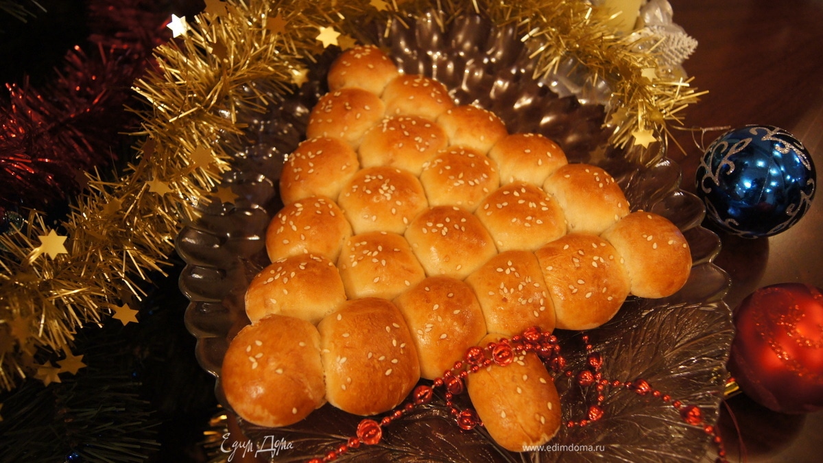 Елочка из булочек