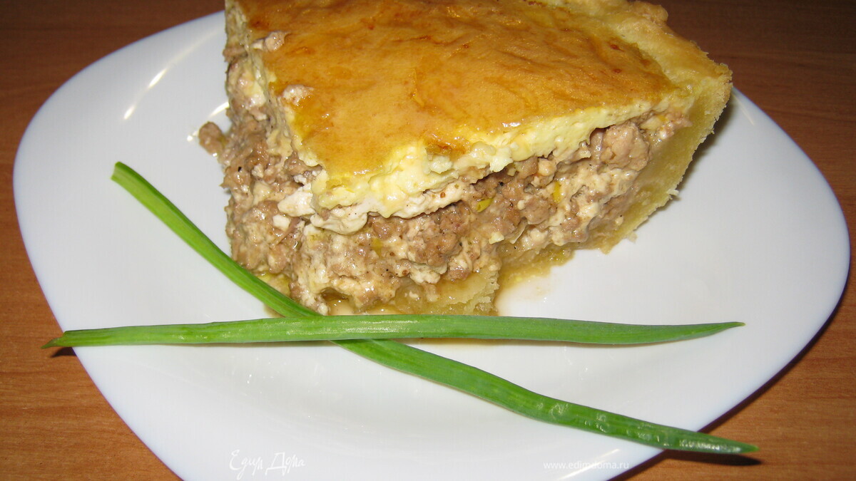 Киш с мясом и сыром рикотта.