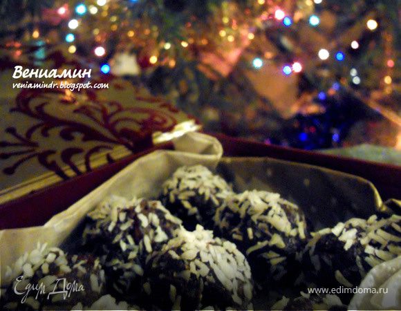 Мятно-кокосовые шоколадные конфеты с вяленой вишней Мятно-кокосовые шоколадные конфеты с вяленой вишней