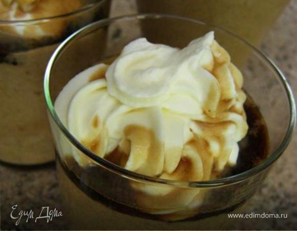 Крем-капучино со сливками и сладким кофейным соусом Крем-капучино со сливками и сладким кофейным соусом