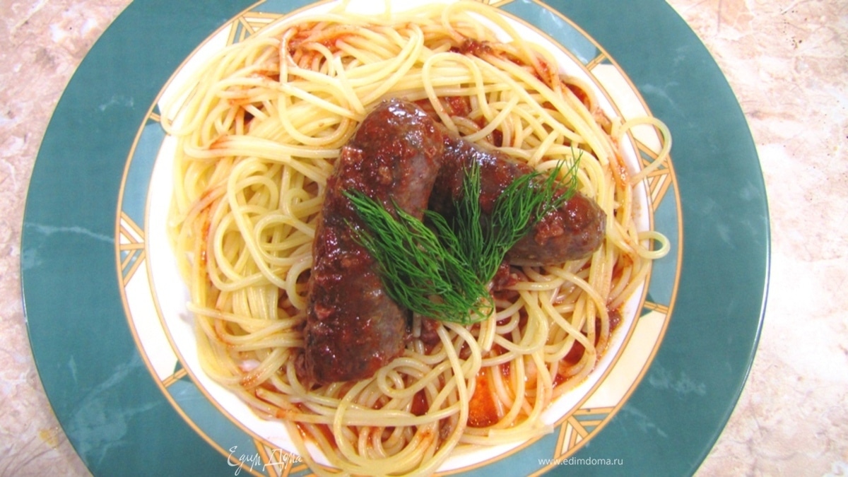 Колбаски, запеченные в итальянском томатном соусе