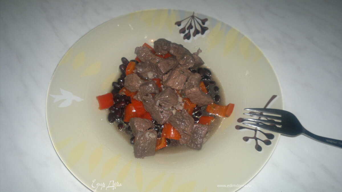 Говядина в вине + сладкий обжареный перец и черная фасоль