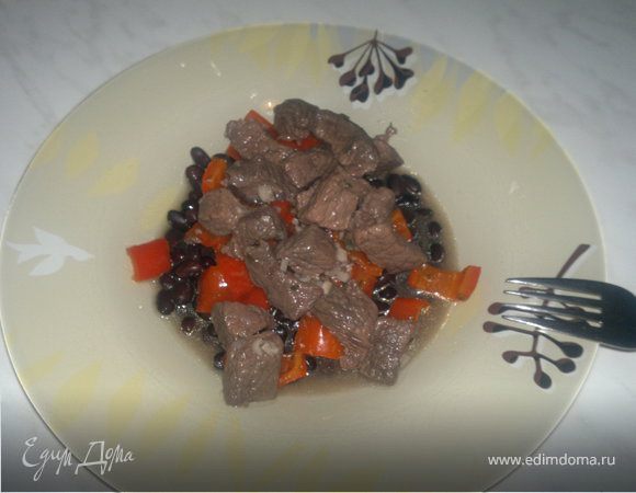 Говядина в вине + сладкий обжареный перец и черная фасоль Говядина в вине + сладкий обжареный перец и черная фасоль