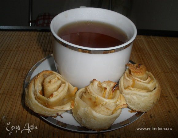 Розочки из слоеного теста