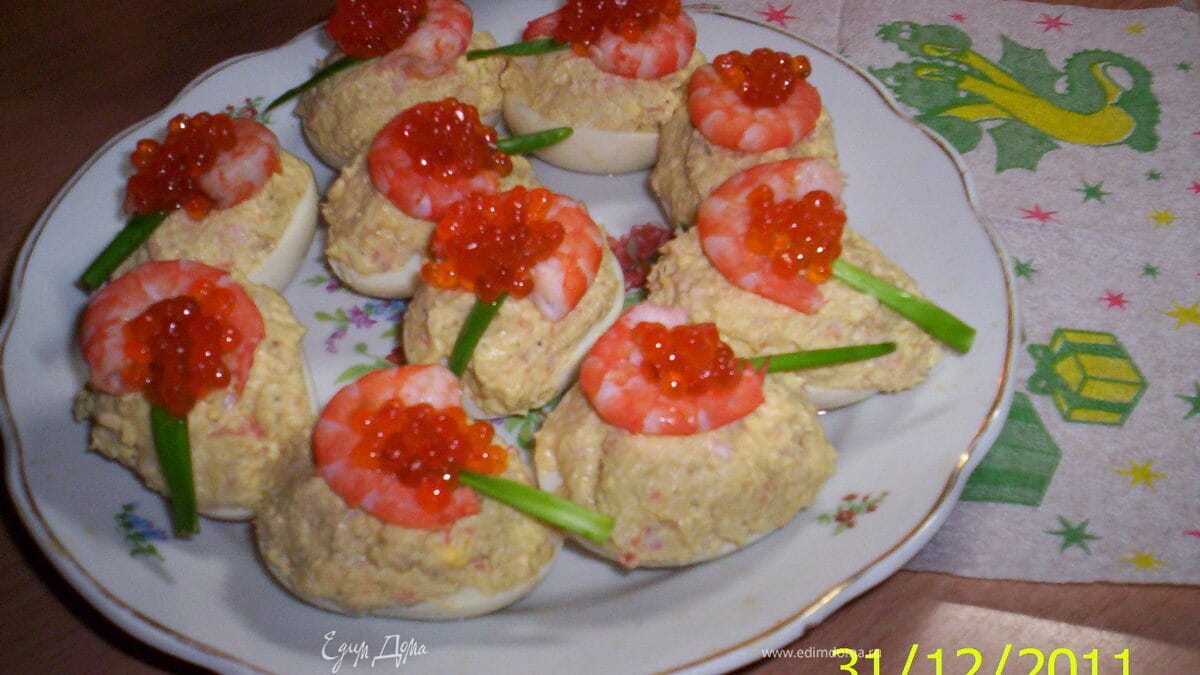 Закуска из яиц с креветками