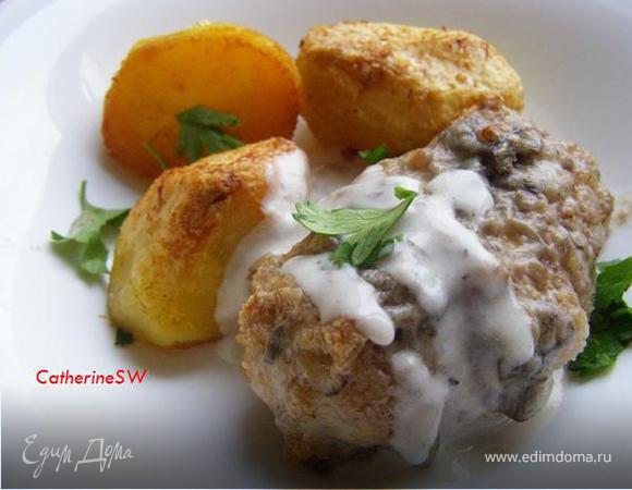 Котлеты, запеченные под густым сливочно-грибным соусом