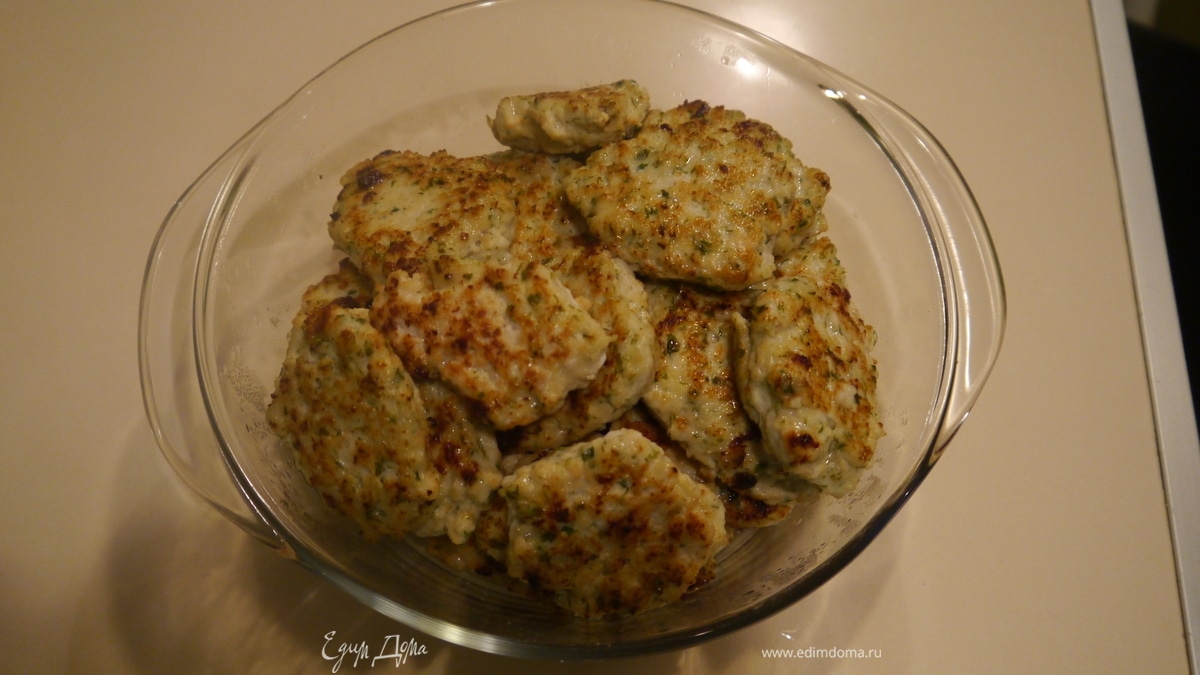 Котлетки куриные с зеленушкой