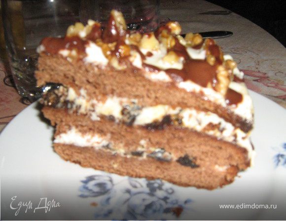 Рождественский торт с черносливом.