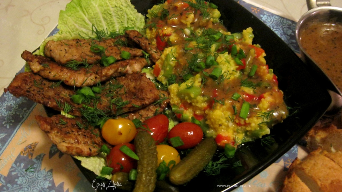 Нежный эскалоп с кукурузной кашей.