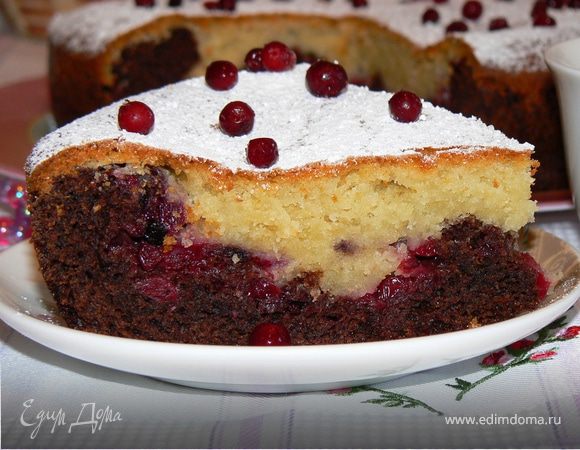 Черно-белый пирог с брусничной прослойкой Черно-белый пирог с брусничной прослойкой