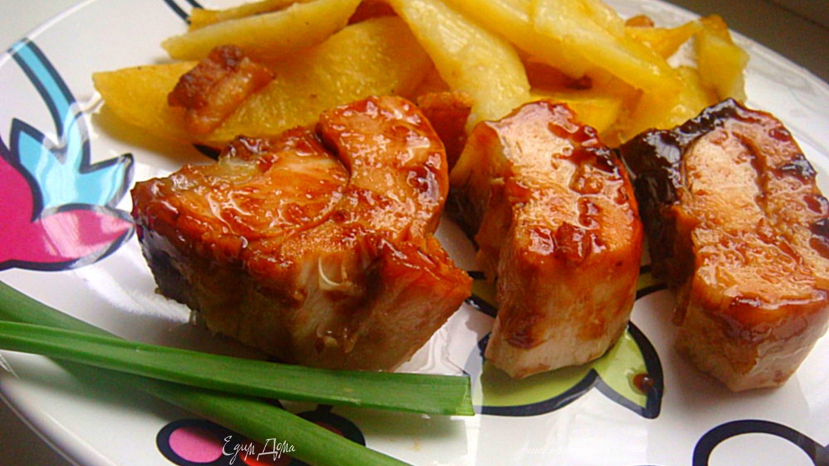 Курица,запеченная в винной глазури с гранатом