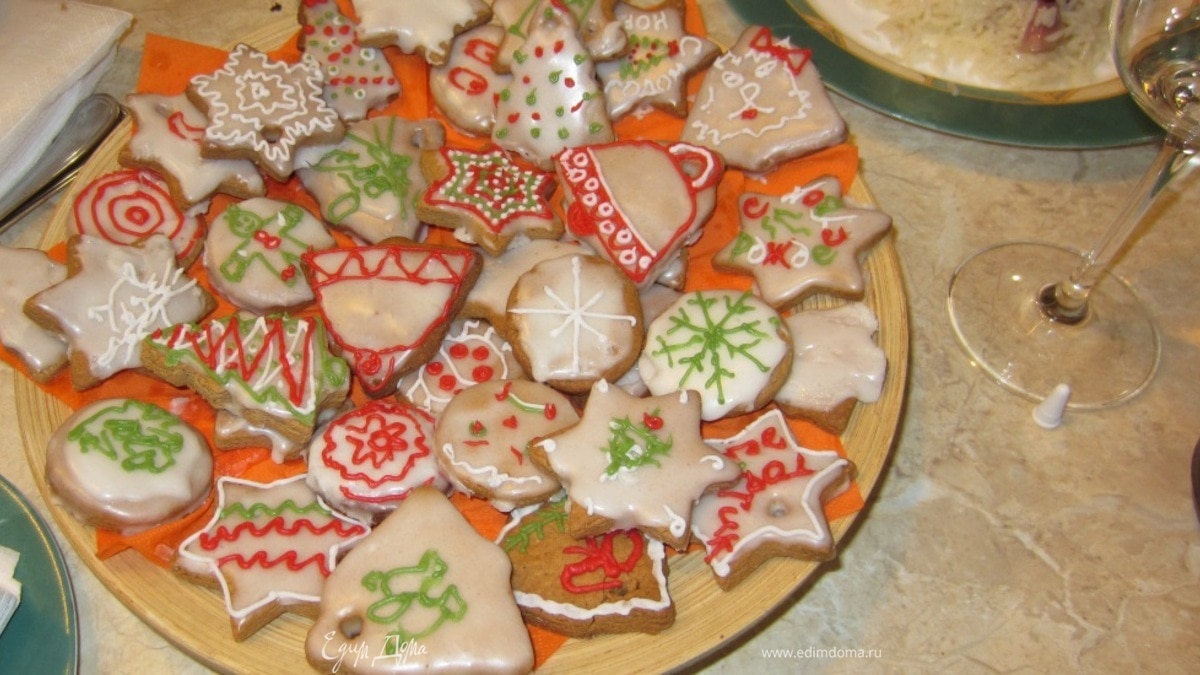 Имбирное печенье с художествами гостей